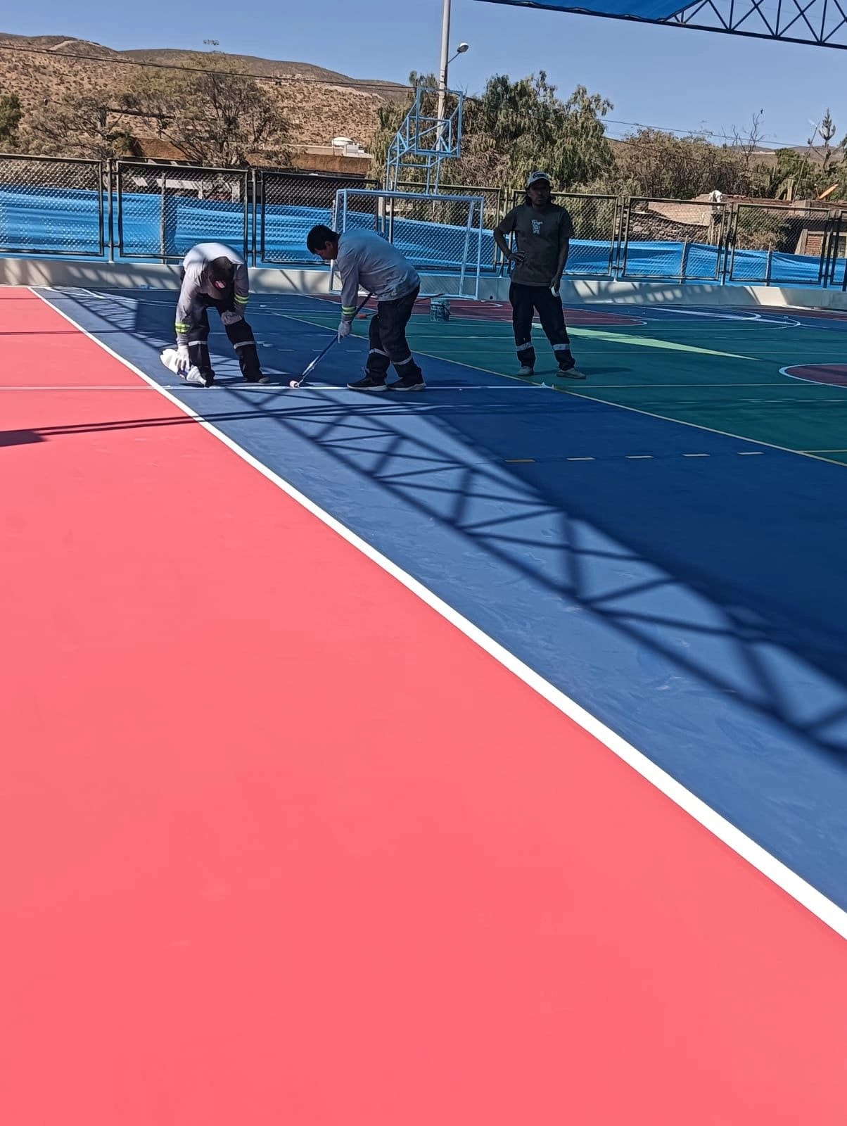 Zona infantil con piso de caucho seguro