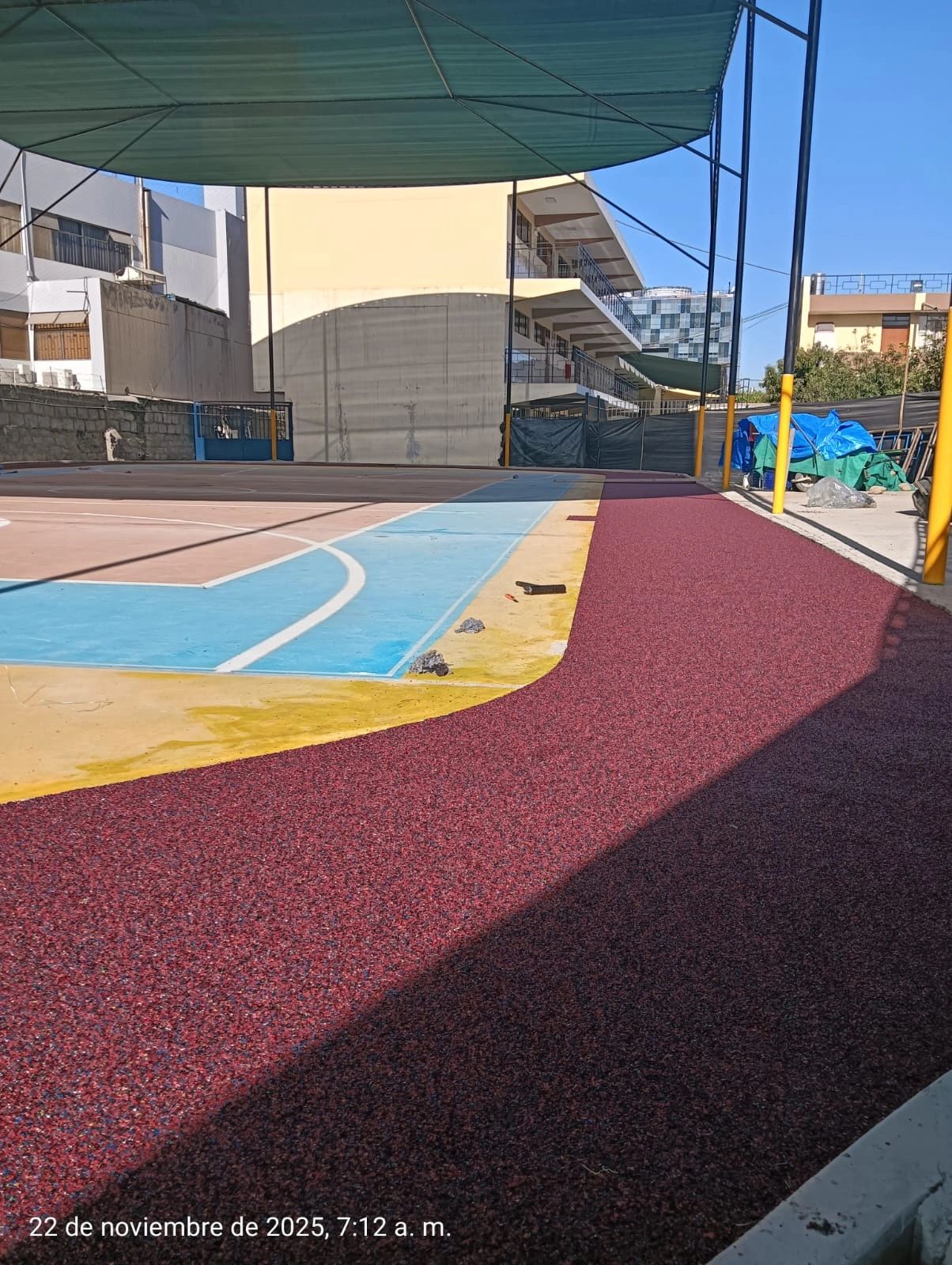 Cancha deportiva con piso de caucho
